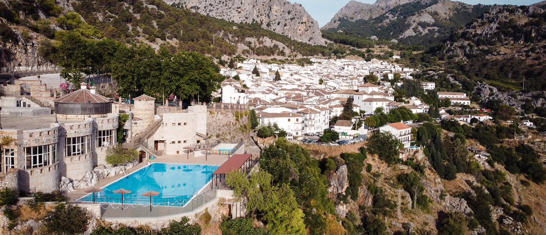 Más de 8.500 personas se han pasado este verano en la Piscina Municipal de Grazalema 